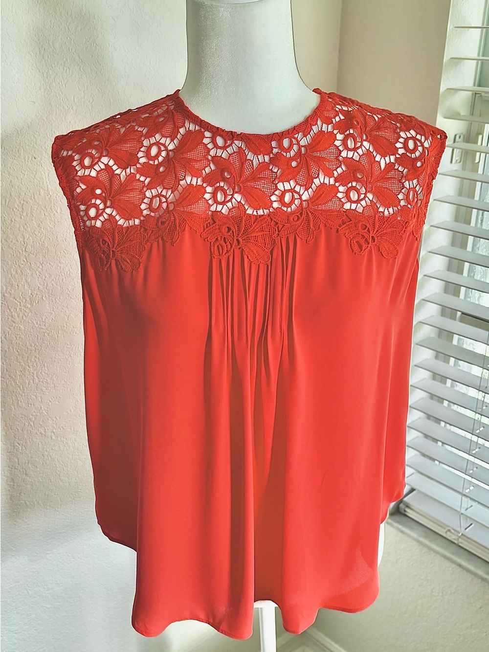 Ann Taylor / Orange Lace Yoke Sleeveless Blouse / M